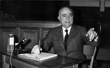 Paul Vanden Boeynants Biography in Hindi